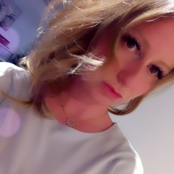 Meet your Posher, Stephanie - Picture 1 of 1